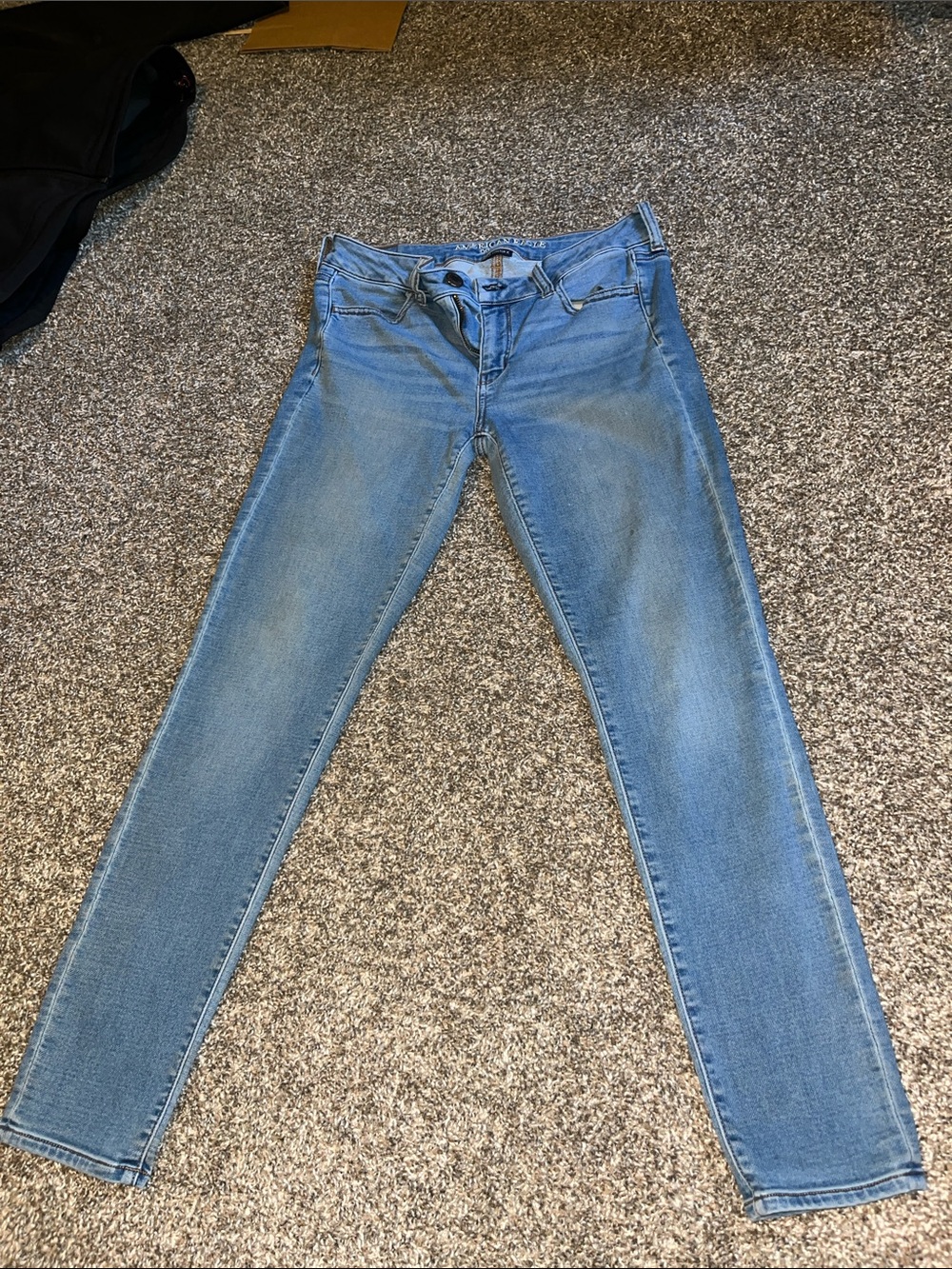 Women’s American Eagle skinny jeans